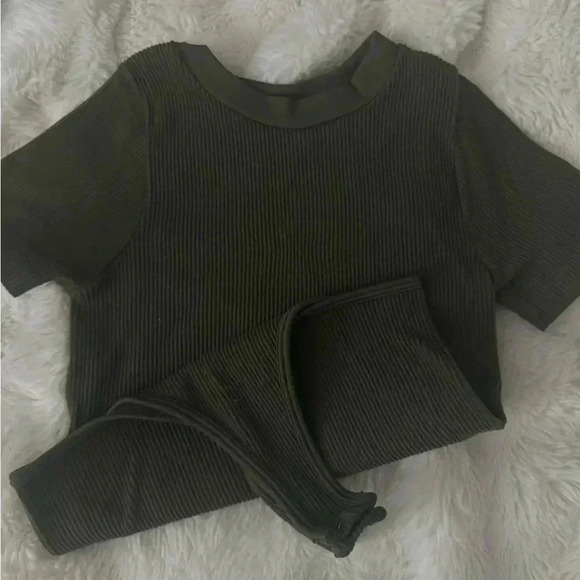Forever 21 dark green ribbed short-sleeve body suit in perfect condition - Picture 1 of 3